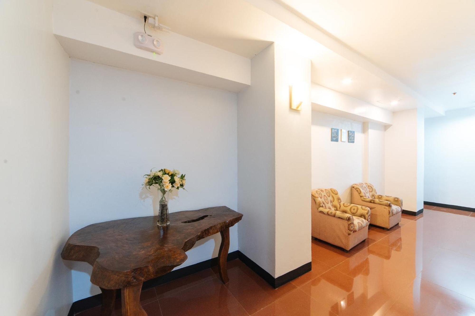 Hotel RedDoorz @ Rosario Street Bacolod Exterior foto