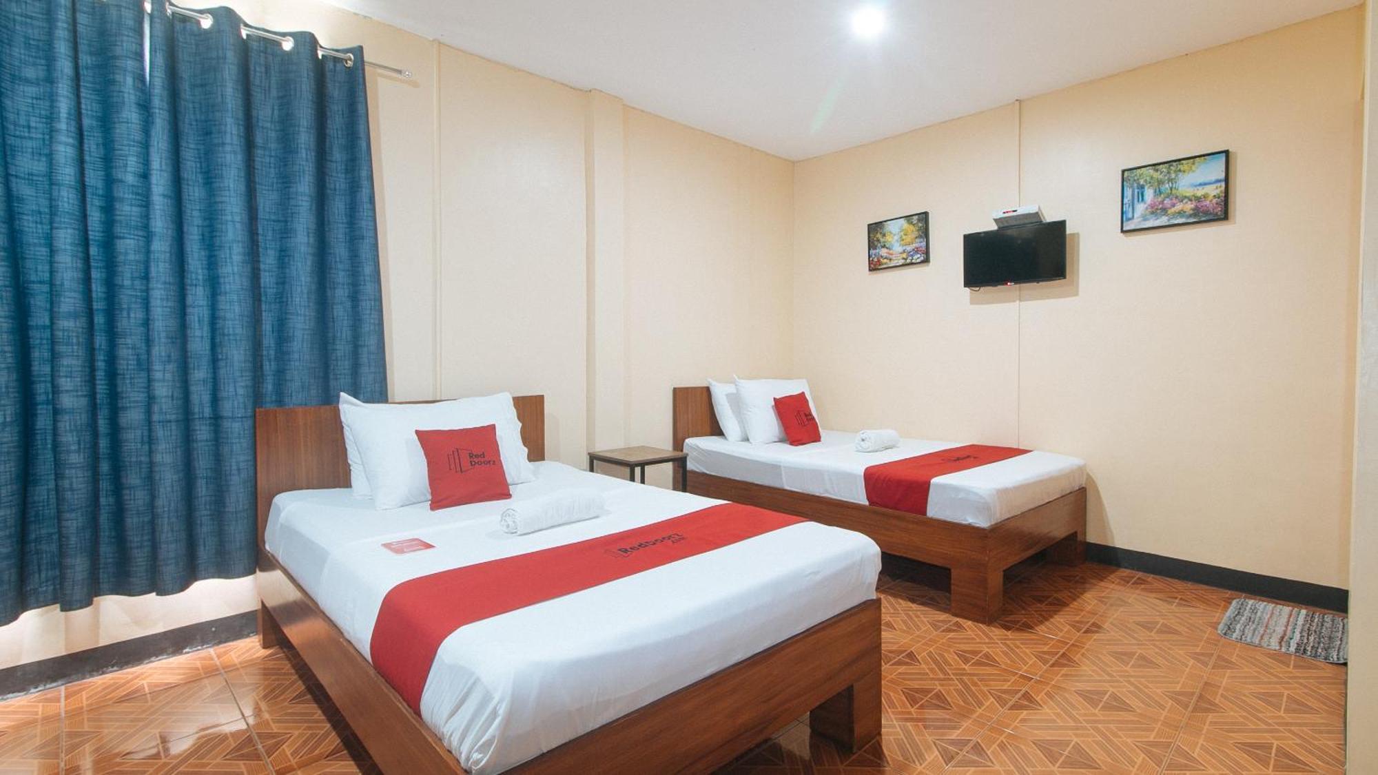 Hotel RedDoorz @ Rosario Street Bacolod Exterior foto