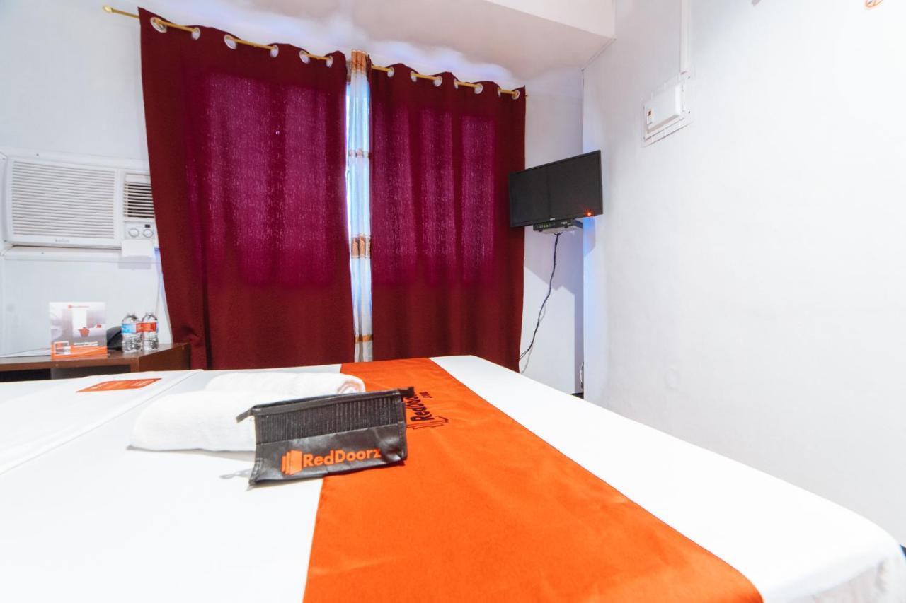 Hotel RedDoorz @ Rosario Street Bacolod Exterior foto