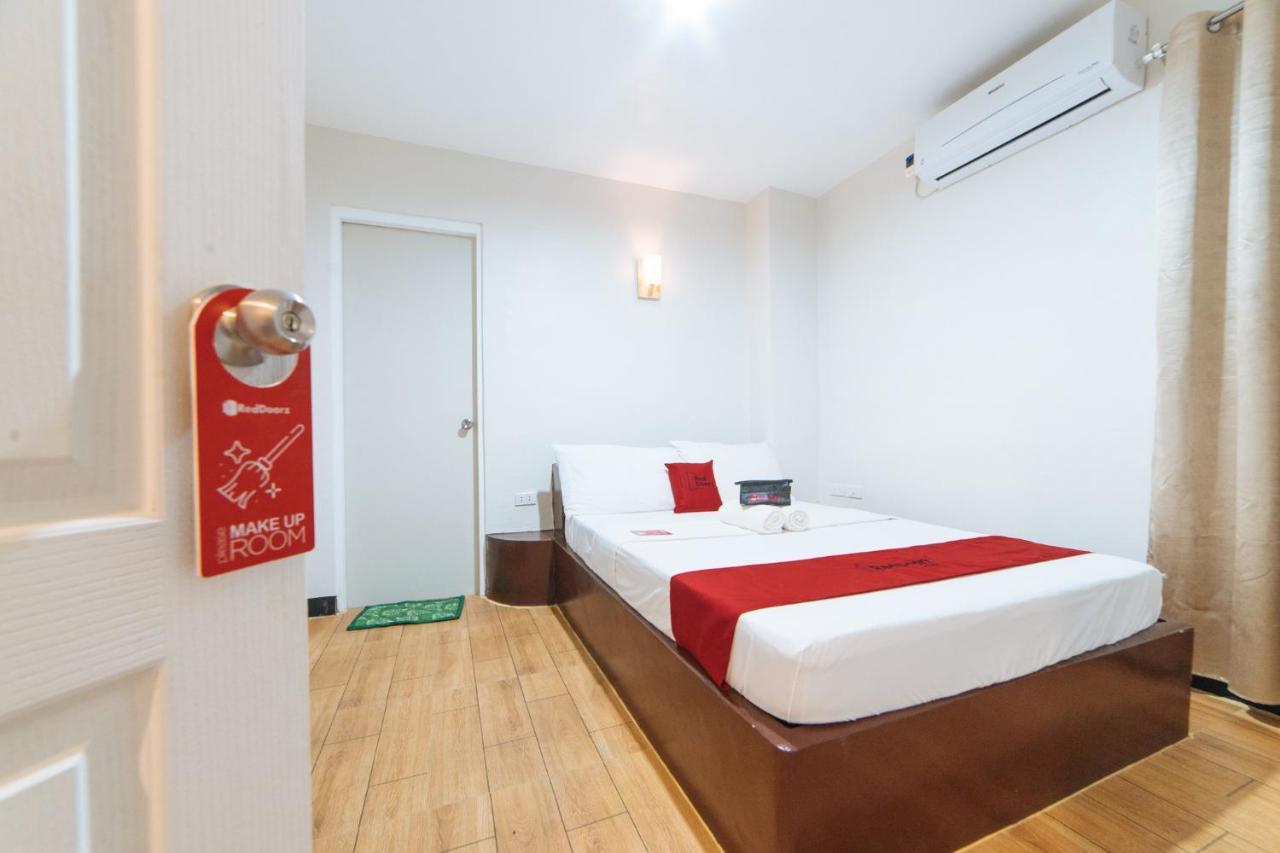 Hotel RedDoorz @ Rosario Street Bacolod Exterior foto